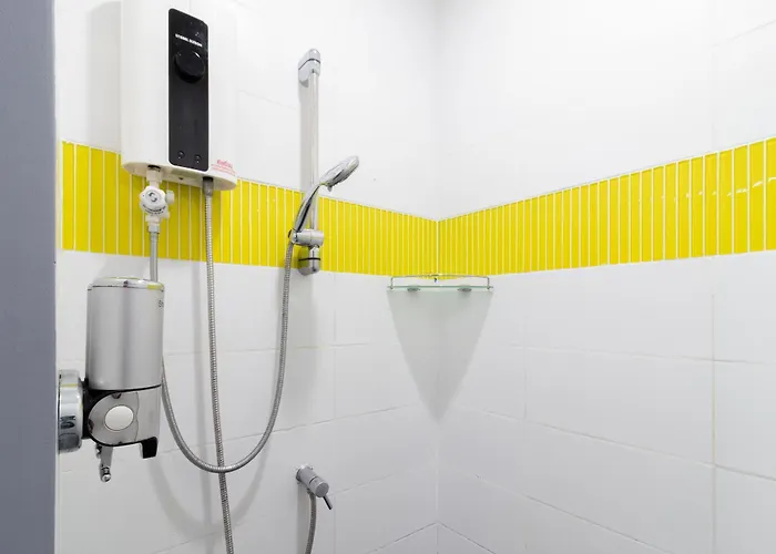 Cheqinn - Sukhumvit 4 Nana Plaza Hostel *
