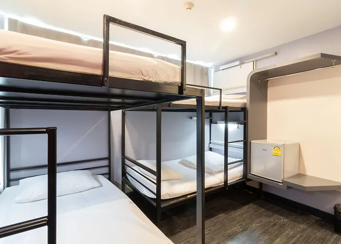 Cheqinn - Sukhumvit 4 Nana Plaza Bangkok