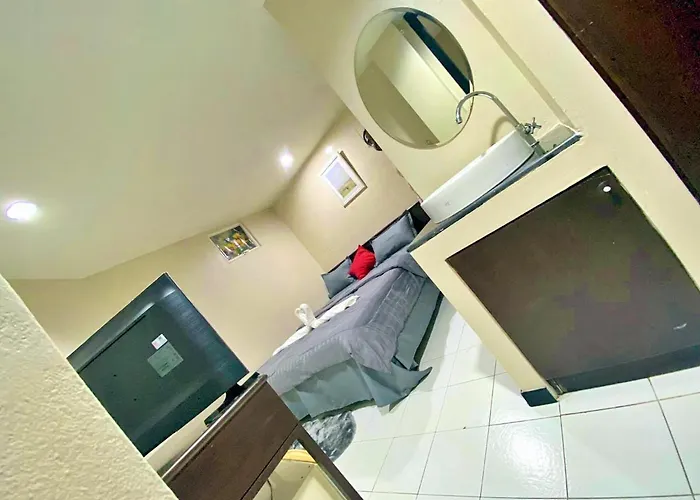 Cheqinn - Sukhumvit 4 Nana Plaza Hostel