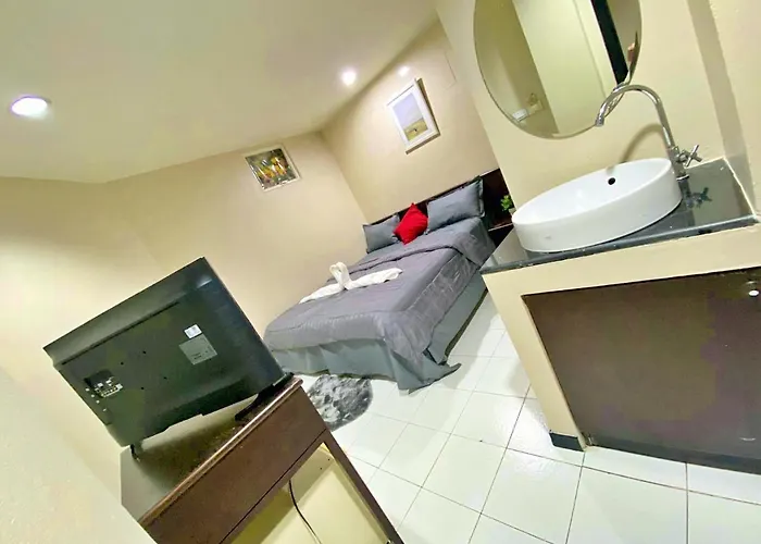 Cheqinn - Sukhumvit 4 Nana Plaza *