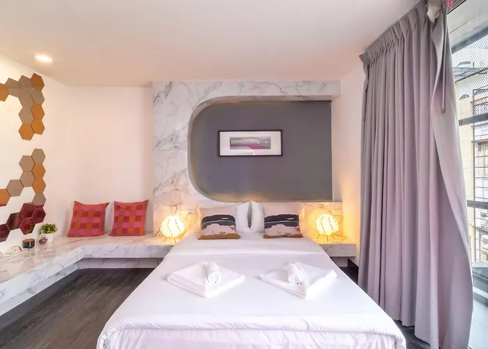 Cheqinn - Sukhumvit 4 Nana Plaza Hostel