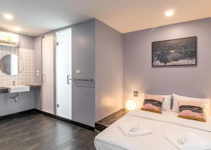Cheqinn - Sukhumvit 4 Nana Plaza Bangkok
