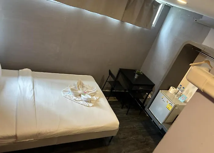 Hostel Cheqinn - Sukhumvit 4 Nana Plaza
