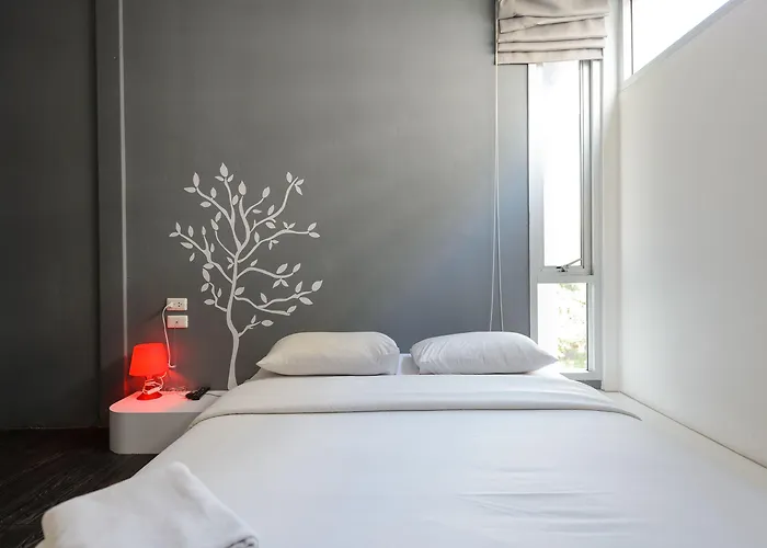 Cheqinn - Sukhumvit 4 Nana Plaza *