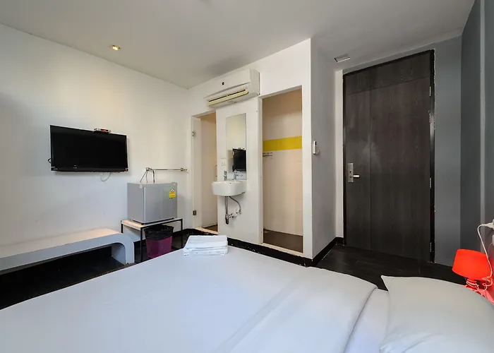 Hostel Cheqinn - Sukhumvit 4 Nana Plaza