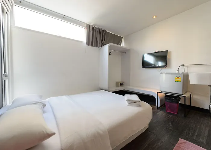 Hostel Cheqinn - Sukhumvit 4 Nana Plaza Bangkok