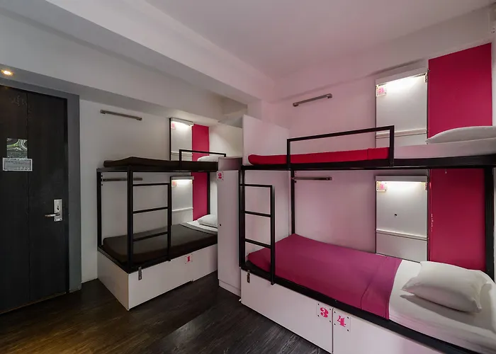 Cheqinn - Sukhumvit 4 Nana Plaza Bangkok