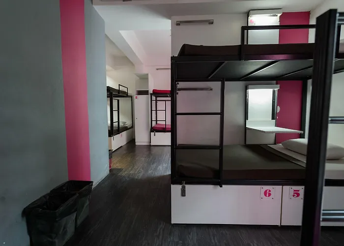 Cheqinn - Sukhumvit 4 Nana Plaza Hostel Bangkok