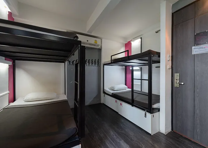 Cheqinn - Sukhumvit 4 Nana Plaza * Bangkok