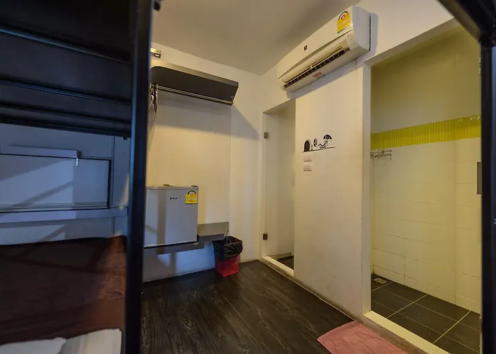 Cheqinn - Sukhumvit 4 Nana Plaza