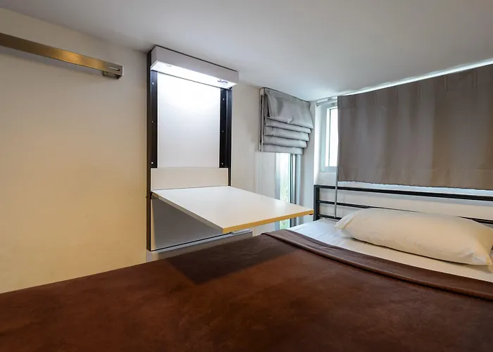 Hostel Cheqinn - Sukhumvit 4 Nana Plaza Bangkok