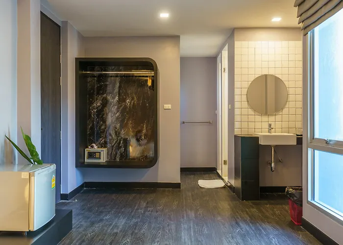 Hostel Cheqinn - Sukhumvit 4 Nana Plaza
