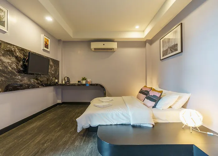 Cheqinn - Sukhumvit 4 Nana Plaza *