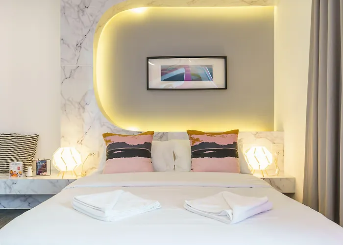 Hostel Cheqinn - Sukhumvit 4 Nana Plaza *