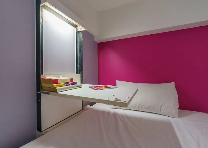 Cheqinn - Sukhumvit 4 Nana Plaza Bangkok