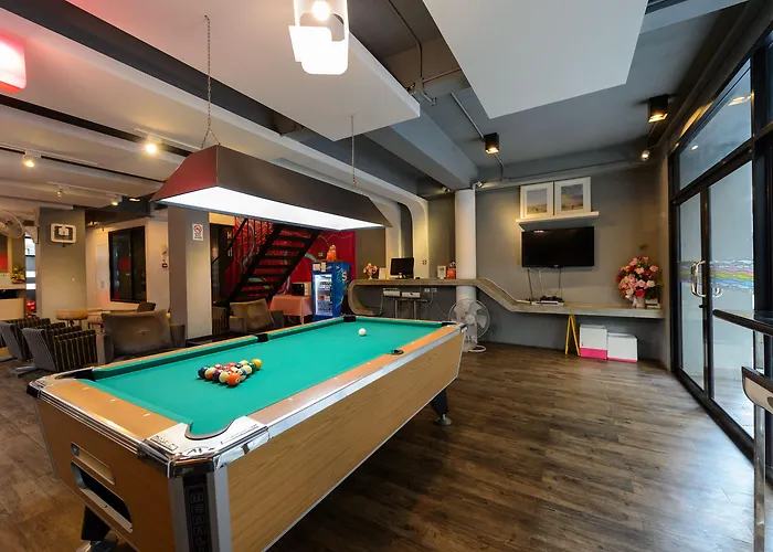 Hostel Cheqinn - Sukhumvit 4 Nana Plaza