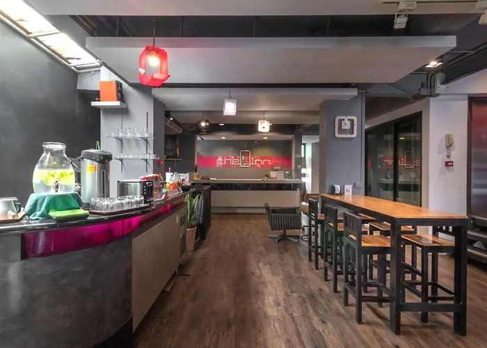 Hostel Cheqinn - Sukhumvit 4 Nana Plaza