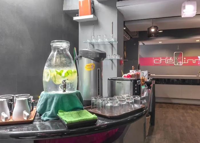 Cheqinn - Sukhumvit 4 Nana Plaza Hostel *