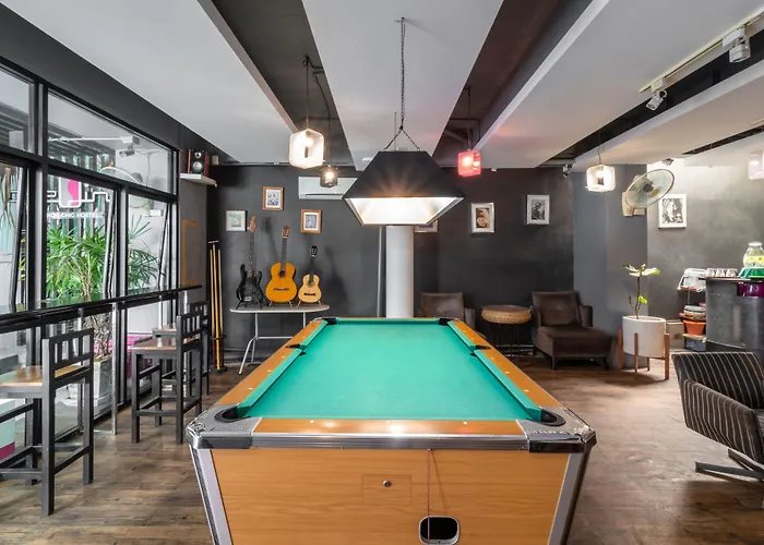 Cheqinn - Sukhumvit 4 Nana Plaza Hostel *