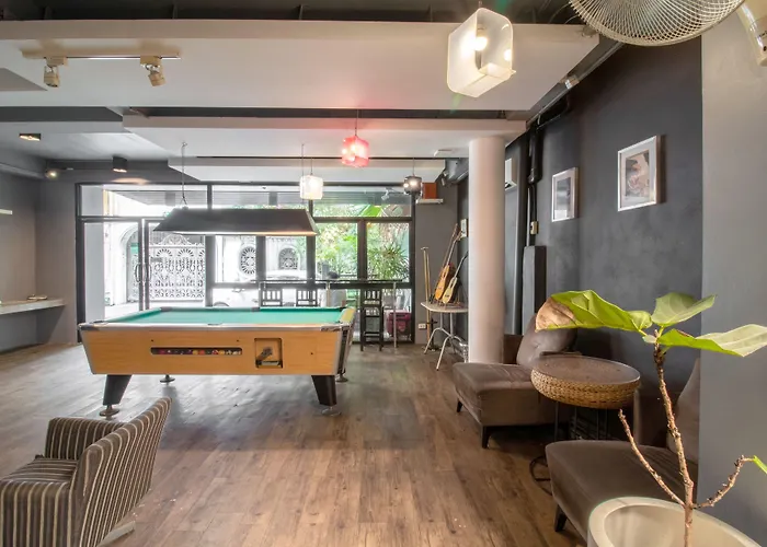 Cheqinn - Sukhumvit 4 Nana Plaza Hostel