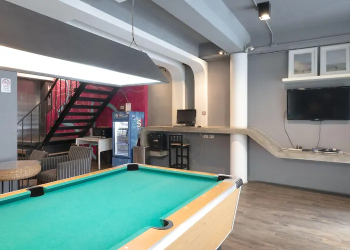 Hostel Cheqinn - Sukhumvit 4 Nana Plaza *