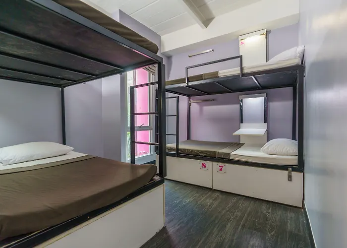 Hostel Cheqinn - Sukhumvit 4 Nana Plaza