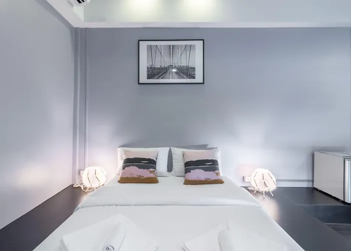 Hostel Cheqinn - Sukhumvit 4 Nana Plaza *