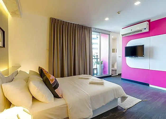 Cheqinn - Sukhumvit 4 Nana Plaza Bangkok