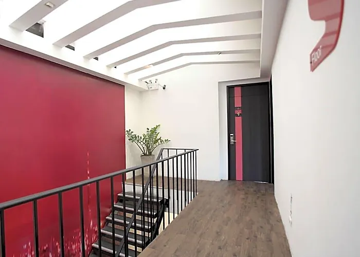 Cheqinn - Sukhumvit 4 Nana Plaza Hostel