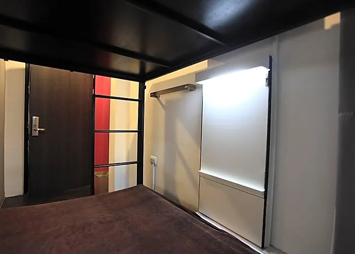 Cheqinn - Sukhumvit 4 Nana Plaza Bangkok