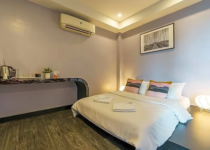 Hostel Cheqinn - Sukhumvit 4 Nana Plaza