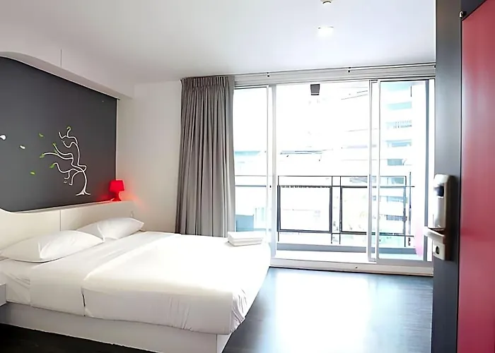 Cheqinn - Sukhumvit 4 Nana Plaza *