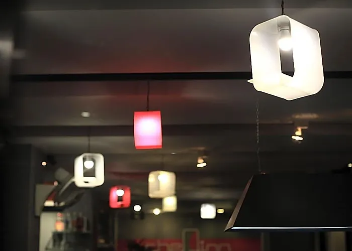 Hostel Cheqinn - Sukhumvit 4 Nana Plaza *