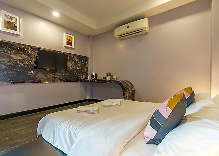 Hostel Cheqinn - Sukhumvit 4 Nana Plaza Bangkok
