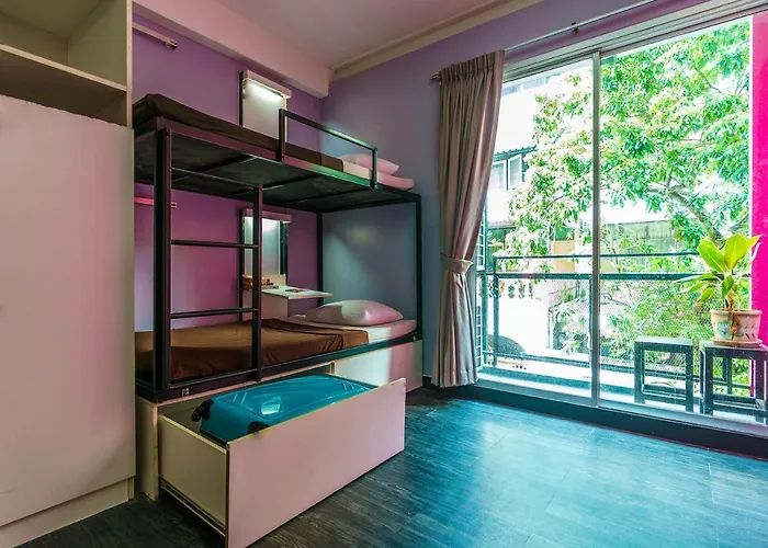 Cheqinn - Sukhumvit 4 Nana Plaza * Bangkok