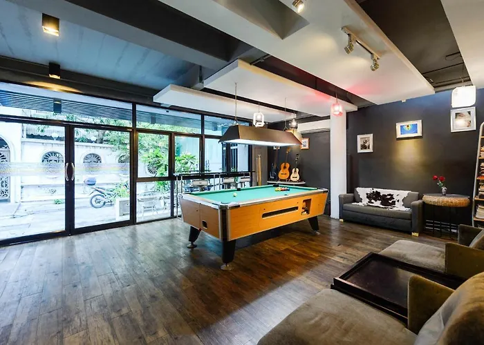 Hostel Cheqinn - Sukhumvit 4 Nana Plaza *