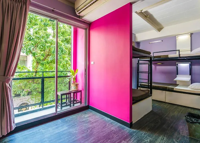 Hostel Cheqinn - Sukhumvit 4 Nana Plaza Bangkok