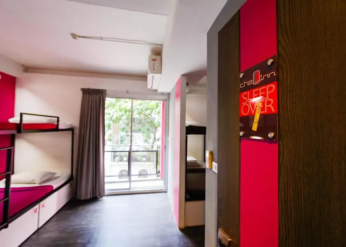 Cheqinn - Sukhumvit 4 Nana Plaza Hostel *