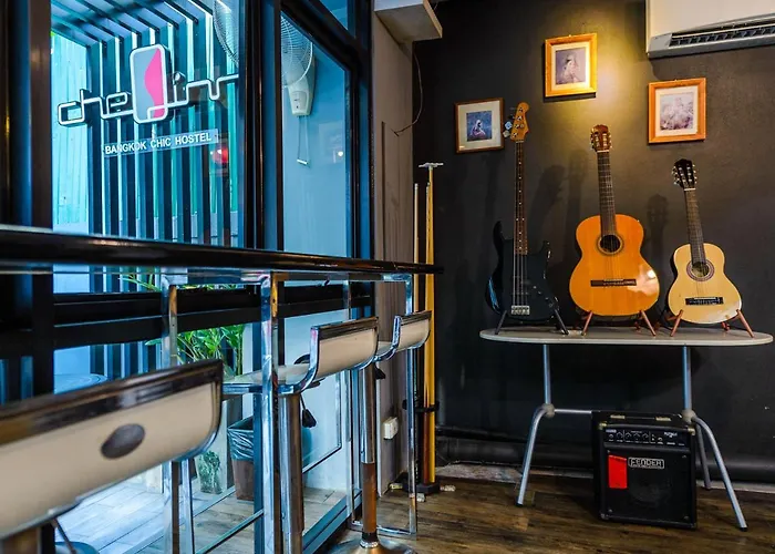 Hostel Cheqinn - Sukhumvit 4 Nana Plaza *