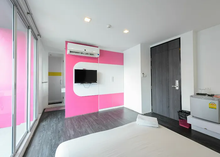 Hostel Cheqinn - Sukhumvit 4 Nana Plaza *